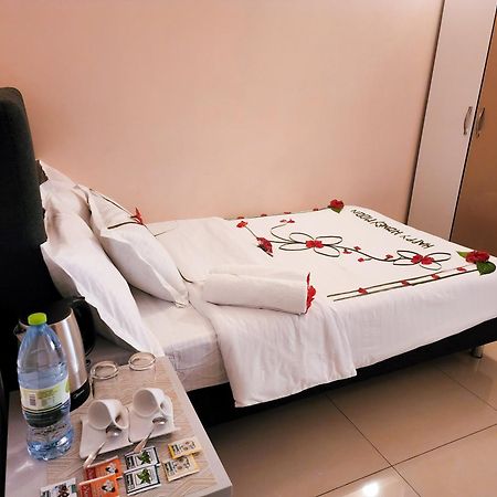 Reef Guest House Male Room photo