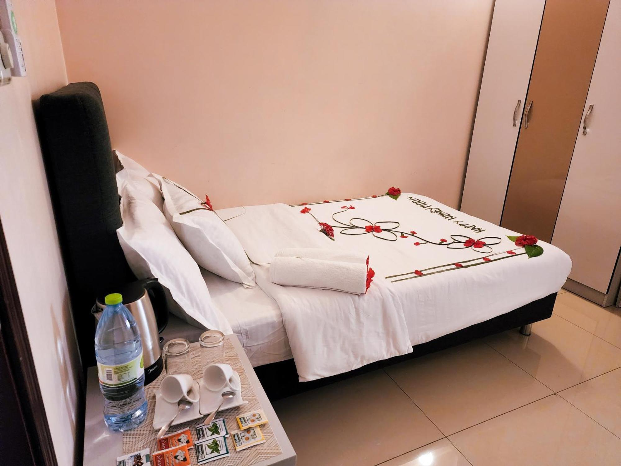 Reef Guest House Male Room photo
