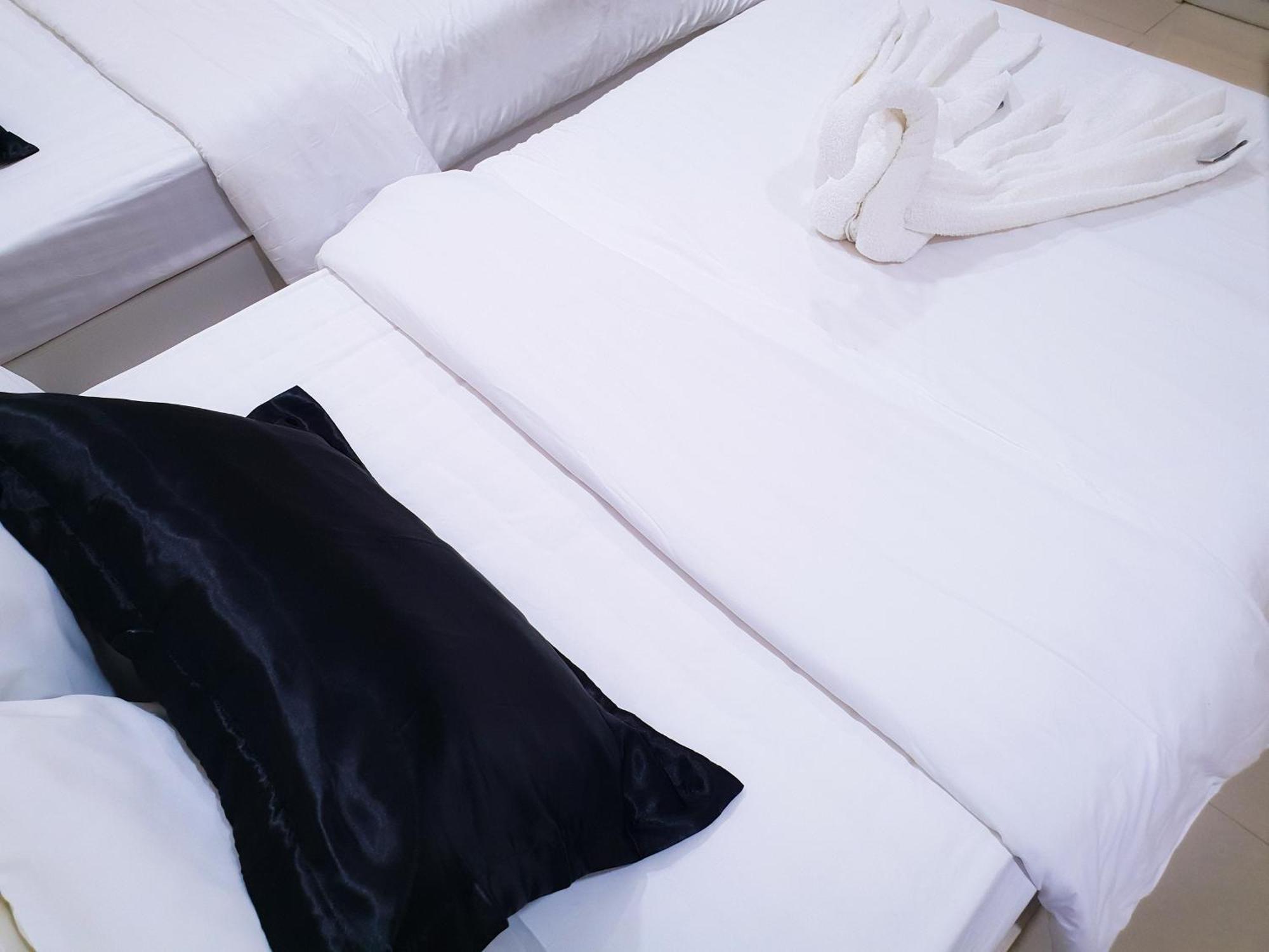Reef Guest House Male Room photo