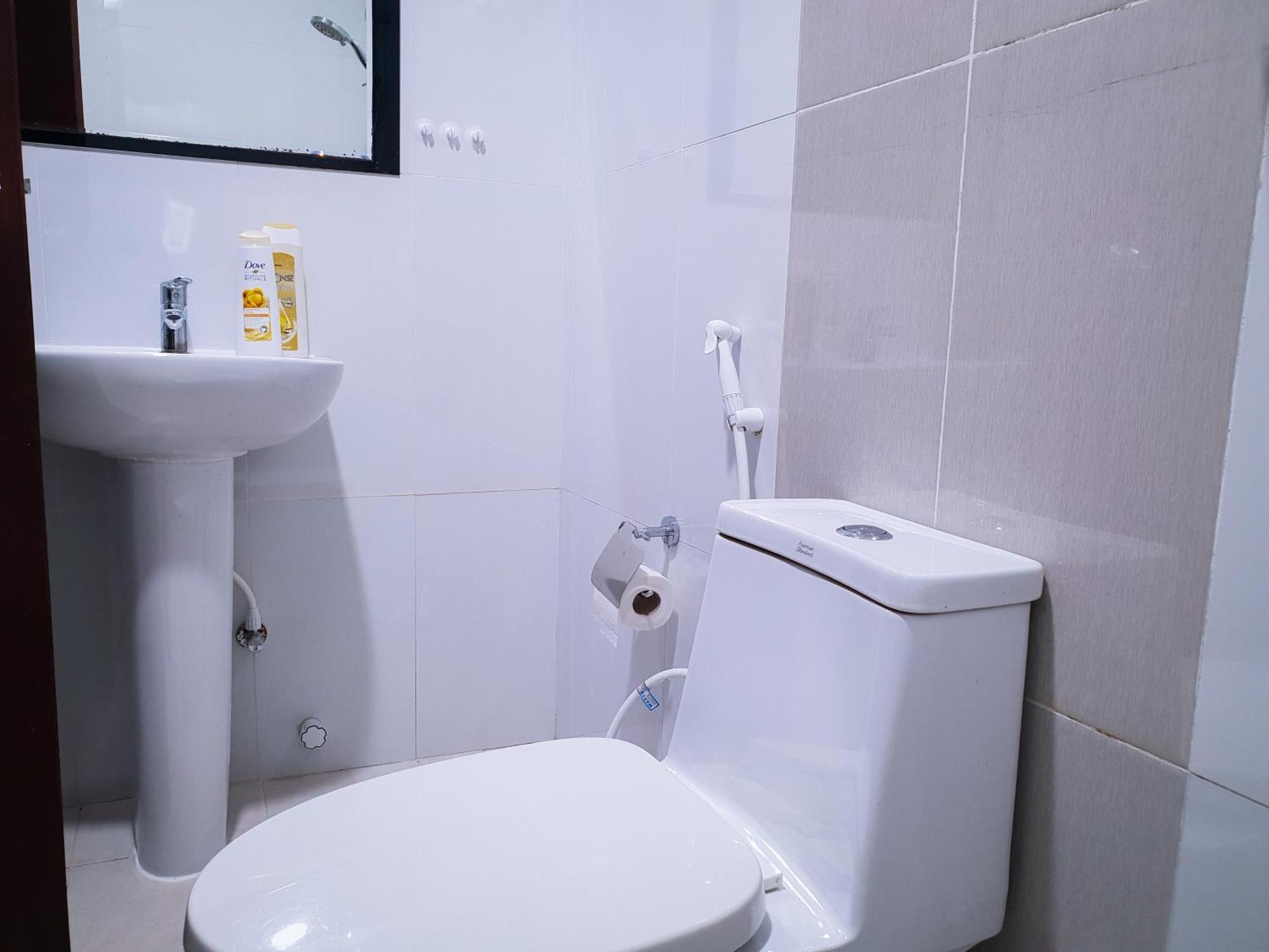 Reef Guest House Male Room photo