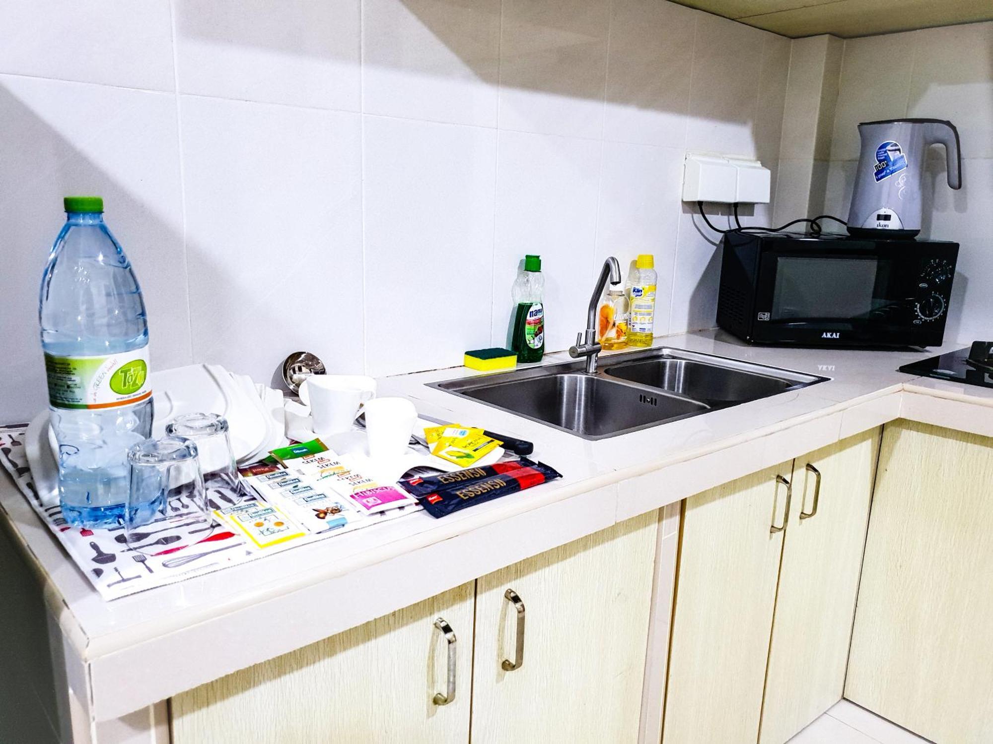Reef Guest House Male Room photo